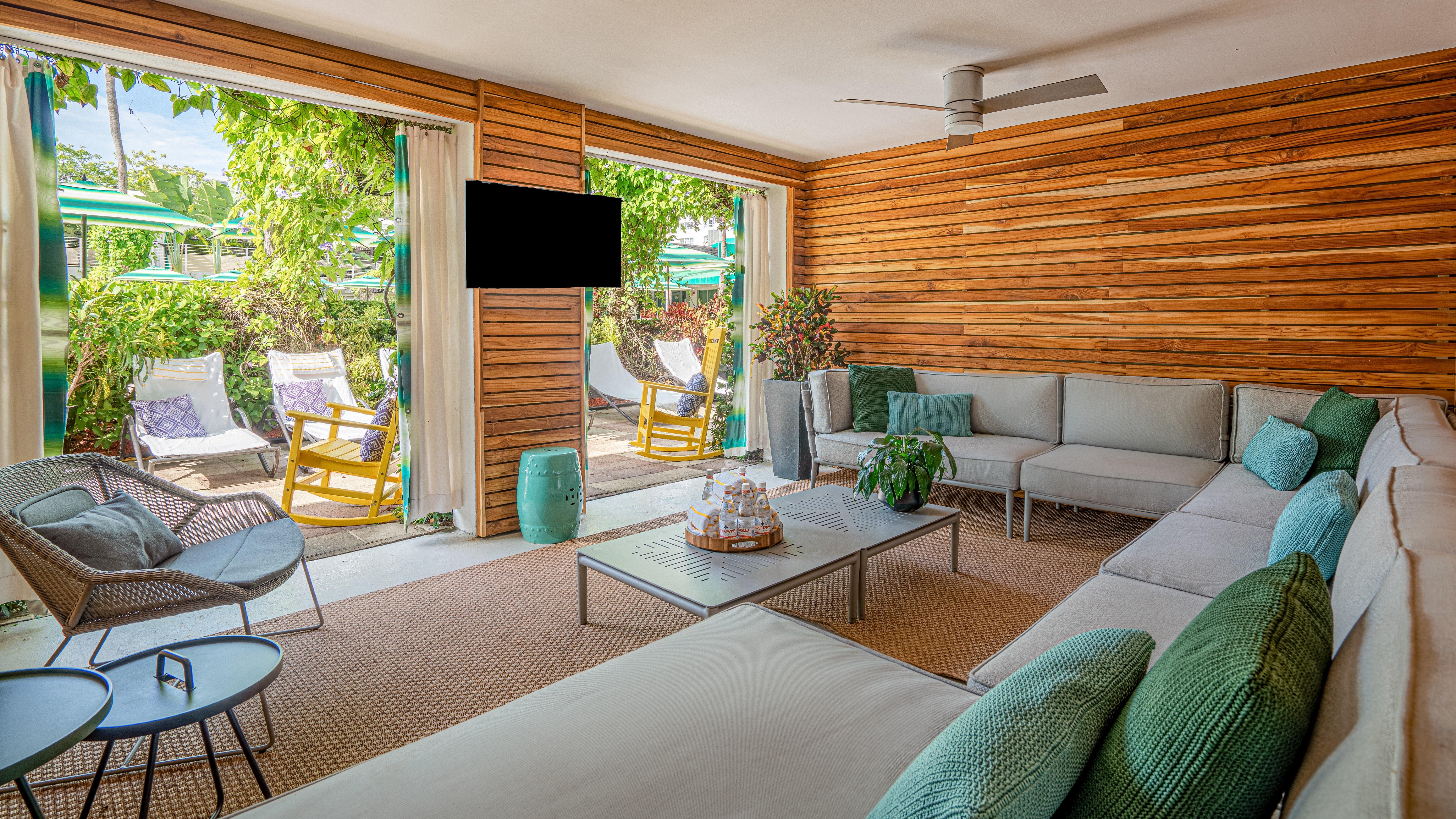 Resort Kimpton Surfcomber 4*